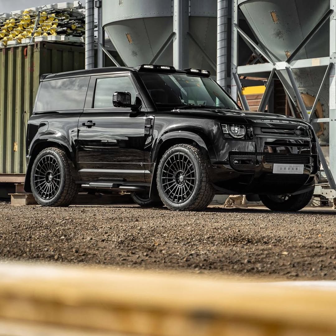 Defender 22" WX3 - Satin Black - Front, alternate product view 2