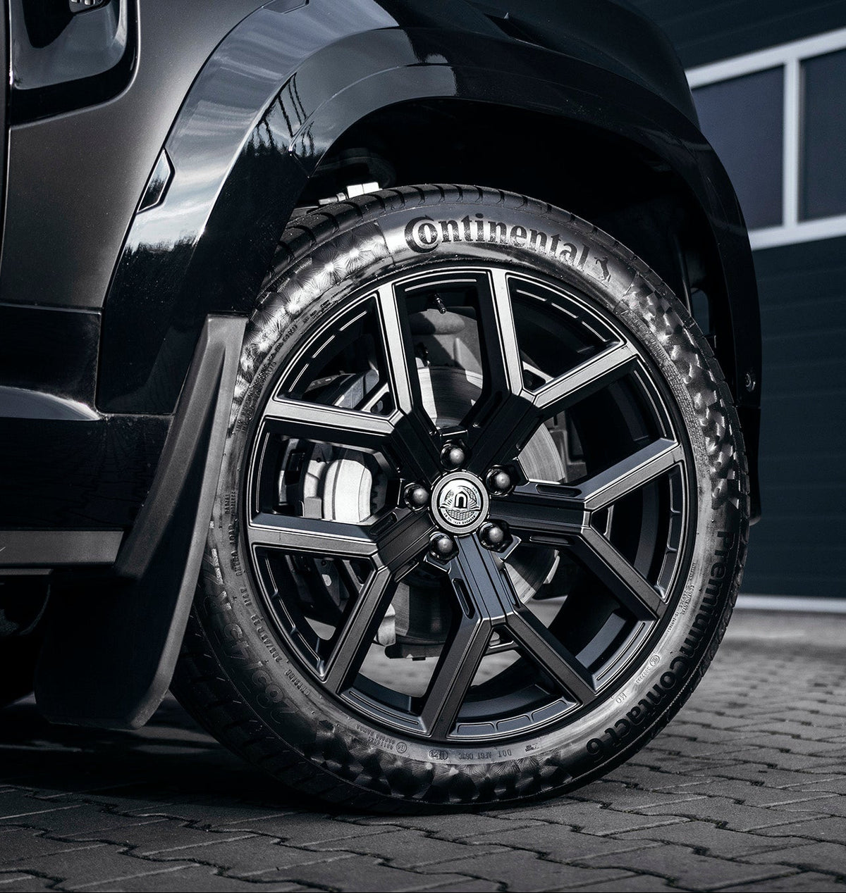 Defender 22" WX2 - Satin Black - Rear, alternate product view 7