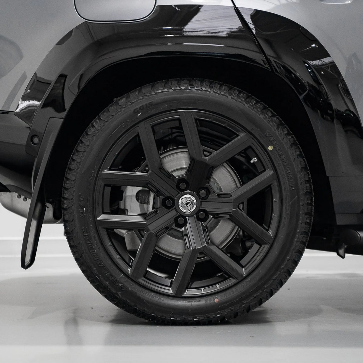 Defender 22" WX2 - Satin Black - Rear, alternate product view 6